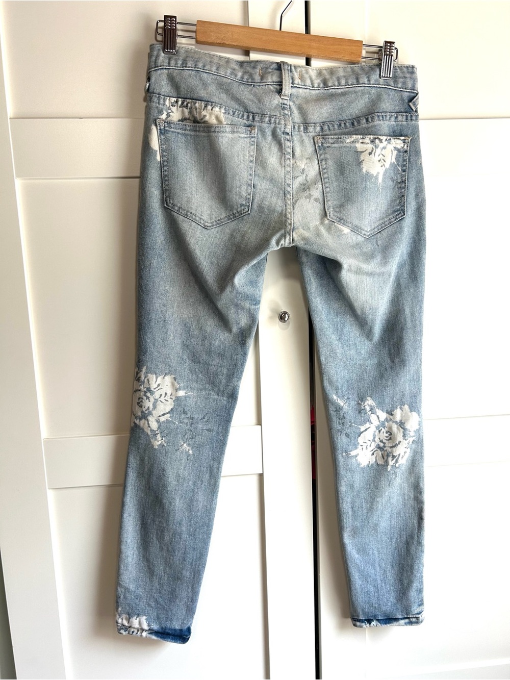 Free People Magnolia Print Light Wash Skinny Ankle Jeans, size 26 - Picture 3 of 16